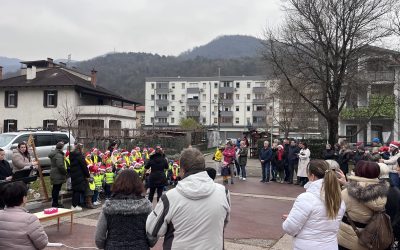 SREČNO NOVO LETO, MI S KRAGULJČKI POJEMO